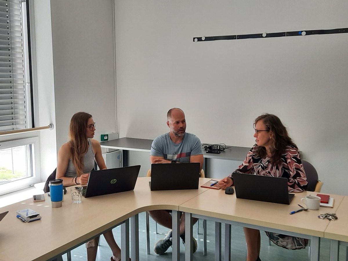 MERGEprojectEU's tweet image. When collaboration turns into capacity building!
Aristotelis Folas from @Q_PLANIntl visited @vsbtuo to meet with VSB admin staff and review current administrative and management processes with respect to Horizon Europe projects.
👉 Read more here merge-twinning.eu/news-events/fi…