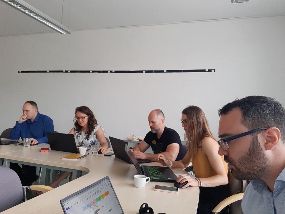 MERGEprojectEU's tweet image. When collaboration turns into capacity building!
Aristotelis Folas from @Q_PLANIntl visited @vsbtuo to meet with VSB admin staff and review current administrative and management processes with respect to Horizon Europe projects.
👉 Read more here merge-twinning.eu/news-events/fi…