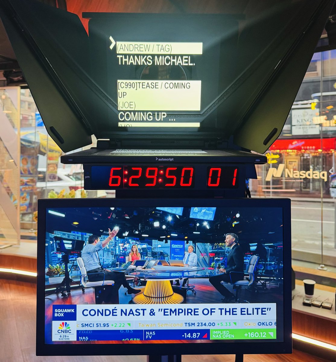 grynbaum's tweet image. Broke out the necktie to kick off pub day @SquawkCNBC with @andrewrsorkin, who gave me menswear pointers back when I was a NYT intern.
youtube.com/watch?v=_-xdOV…