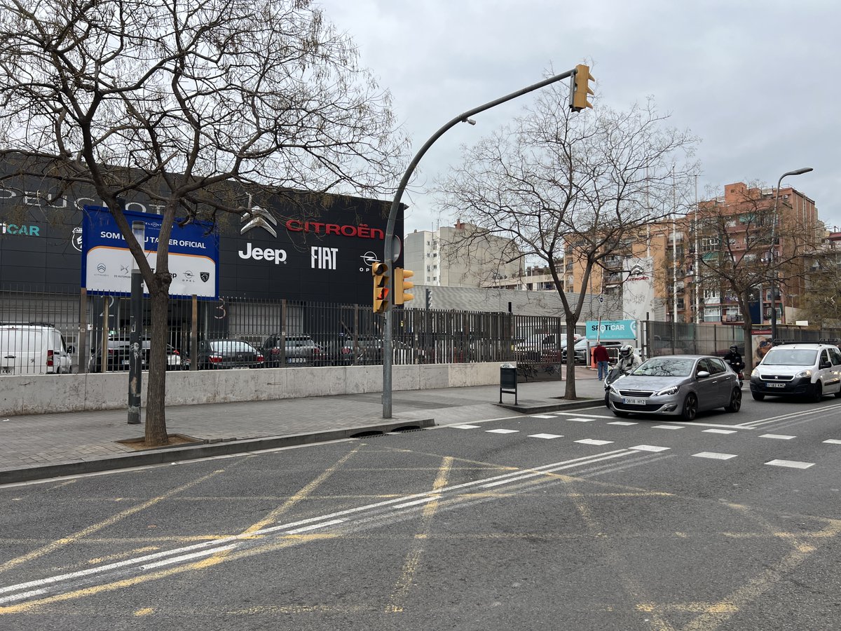 🚧 Els Comuns de Sants-Montjuïc reclamem DIÀLEG i una RENEGOCIACIÓ profunda de les dues operacions urbanístiques més rellevants del mandat:

🏭 Illa Citroën
🏗 Calaix de Sants i Rambla de Badal

🧵Obrim fil amb posició i novetats ↓