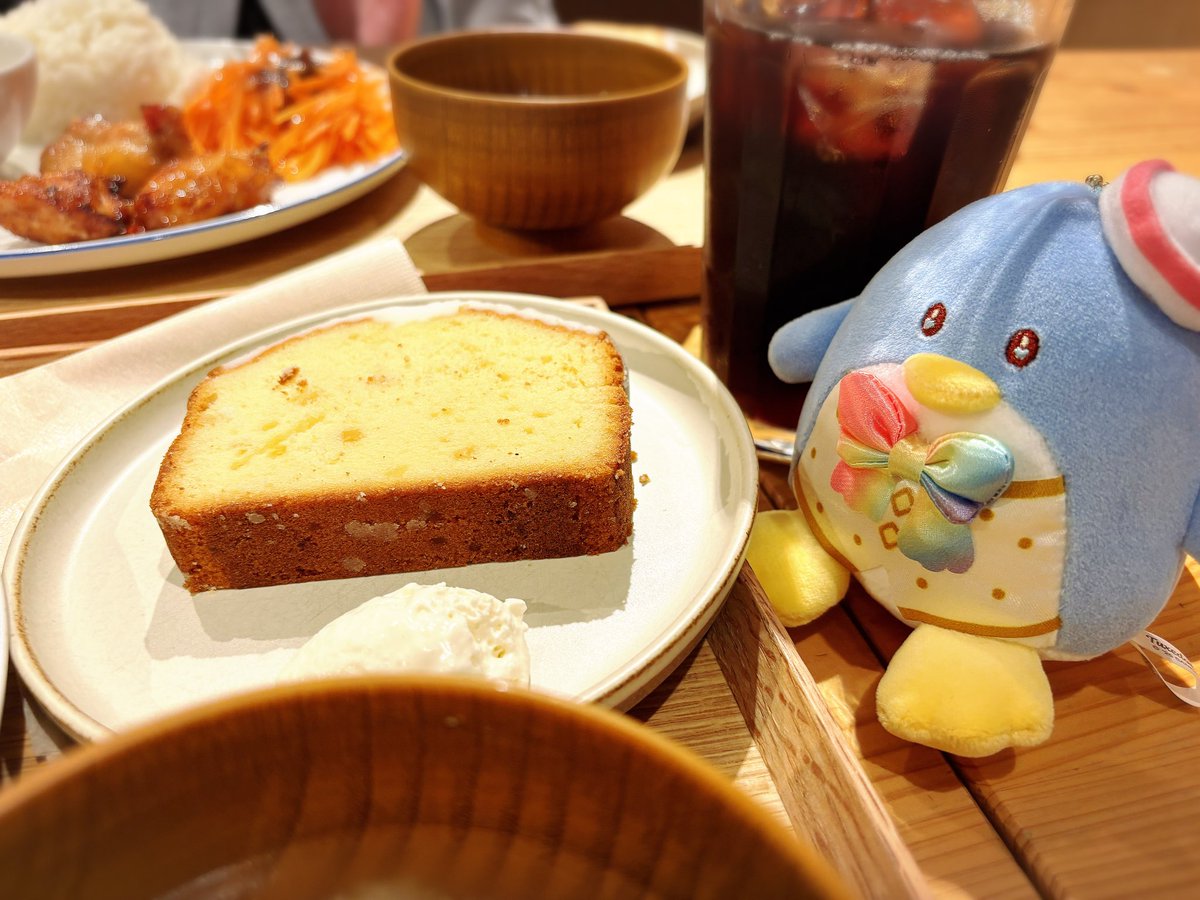 penco_sam's tweet image. そして職場の先輩と無印カフェ行ってきました😚
先輩の推しのモップくんと記念撮影🥰
楽しかった😂