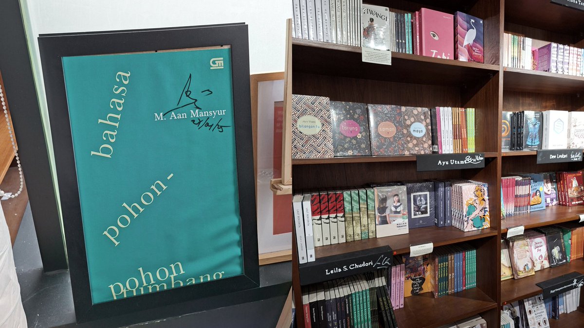 billeitdoux's tweet photo. yup, it's confirmed that I'm forever a lover girl who's deeply in love with books 🤍 https://t.co/gJdjBMLn9T