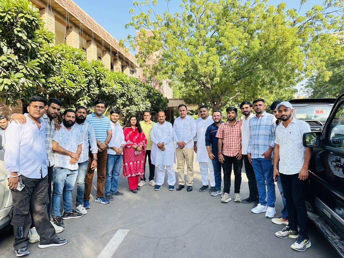 JnvuOmsingh's tweet image. बाड़मेर-जैसलमेर-बालोतरा से लोकप्रिय सांसद, बड़े भाई श्री उम्मेदाराम जी बेनीवाल को जन्मदिवस की हार्दिक बधाई एवं शुभकामनाएँ ।

भगवान से आपके उत्तम स्वास्थ्य एवं दीर्घायु जीवन की कामना करता हूँ ।

@UmmedaRamBaytu 
#harishchoudhary