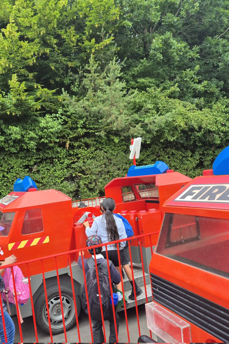 RyversSchool's tweet photo. ๐ Year 4 are loving designing and building their own rides using LEGO Spike kits โ and testing out the real ones at LEGOLAND too! ๐ข๐ ๏ธ #STEMlearning #LEGOLAND #CreativeEngineers #RyversYear4 https://t.co/Hq8LE8X7to