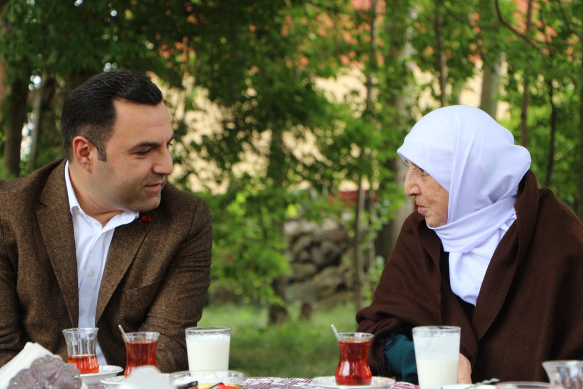 Karlıova Gazetesi - Bingöl (@karliovagazetes) on Twitter photo Karlıova Kaymakamından Şehit kabirlerine ve ailelerine ziyaret <a href="/aslmbicak/">Abdulselam BIÇAK</a> <a href="/bingolvaliligi/">T.C. Bingöl Valiliği</a>
karliovagazetesi.com/2025/07/15/kar… Karlıova Kaymakamından Şehit kabirlerine ve ailelerine ziyaret <a href="/aslmbicak/">Abdulselam BIÇAK</a> <a href="/bingolvaliligi/">T.C. Bingöl Valiliği</a>
karliovagazetesi.com/2025/07/15/kar…