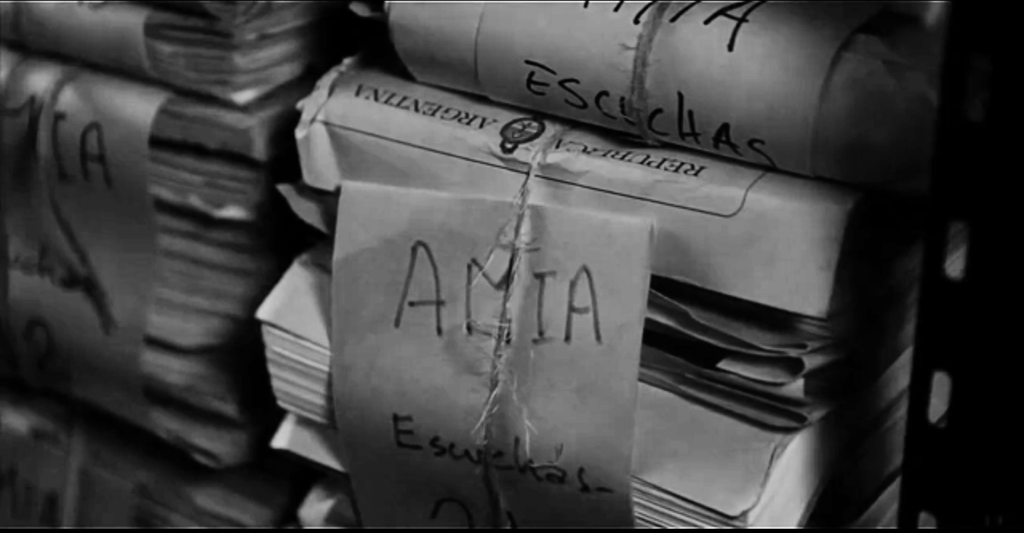 Qué encubre el encubrimiento del atentado a la AMIA.
En el hilo fijado antes tenemos parte de las principales evidencias del armado de la Historia Oficial.
Falta contar aquí el porqué, qué había detrás. Aquello de lo que no se habla, pero que explica pilas de operaciones y de