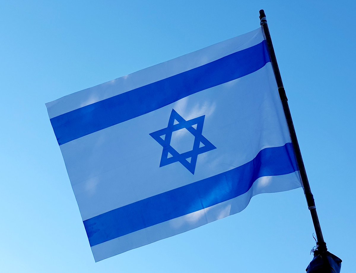 Izhars7's tweet image. הממשלה הבאה, שתיקרא ממשלת הריפוי, תצטרך לתקן ולהקים מחדש כל כך הרבה דברים, אחרי ההרס שתשאיר מאחוריה ממשלת האסון והחורבן, על שלל שריה המתחנפים והמתרפסים, הפחדנים שסרים למרות העומד בראשם ובורחים מאחריותם ל 7.10.
הנה 7 פעולות מיידיות שהייתי מקווה לראות ב 72 שעות הראשונות אחרי השבעת…