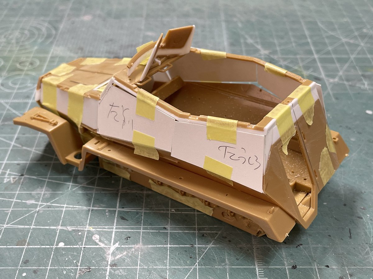 wizard03_765's tweet image. 1/32 Sd.Kfz.250/3 グライフ
モリナガ・ヨウver.
地道に作業しています。
切ったり貼ったり…
なかなか思うようにならないなぁ…(^^)