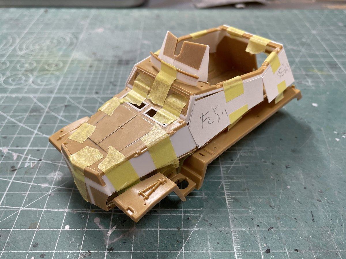 wizard03_765's tweet image. 1/32 Sd.Kfz.250/3 グライフ
モリナガ・ヨウver.
地道に作業しています。
切ったり貼ったり…
なかなか思うようにならないなぁ…(^^)