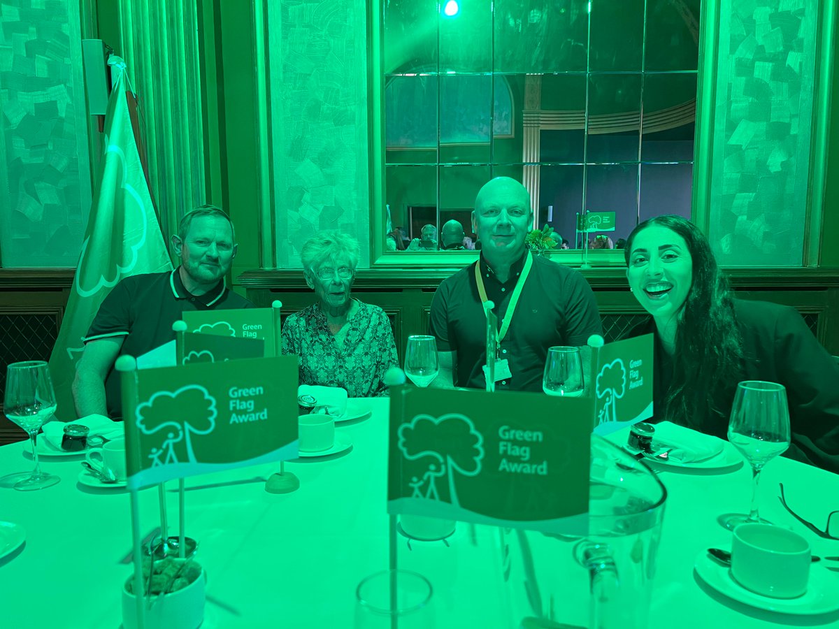 One Trafford (@onetrafford) on Twitter photo 🌿 Live from Bradford 🌿
The venue’s glowing green, and the mood is high as we join park lovers and green space champions from across the country at this year’s <a href="/GreenFlagAward/">GreenFlagAward</a>.
Let’s just say we’re feeling proud. 👀
Stay tuned. 🌿 Live from Bradford 🌿
The venue’s glowing green, and the mood is high as we join park lovers and green space champions from across the country at this year’s <a href="/GreenFlagAward/">GreenFlagAward</a>.
Let’s just say we’re feeling proud. 👀
Stay tuned.