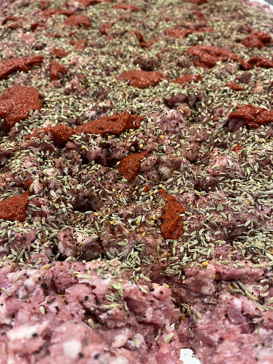 As the season turns.. so must the ingredients.
Salami 2025. 40kg of goodness.