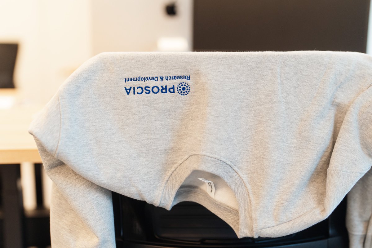 Proscia's tweet image. Spotted in the wild: a Proscia R&amp;amp;D sweatshirt, doing what it does best—quietly representing a team pushing #pathology into the future.

If you want your work to drive real-world impact, come build it with us.

View our open roles across AI R&amp;amp;D, operations, + more →…