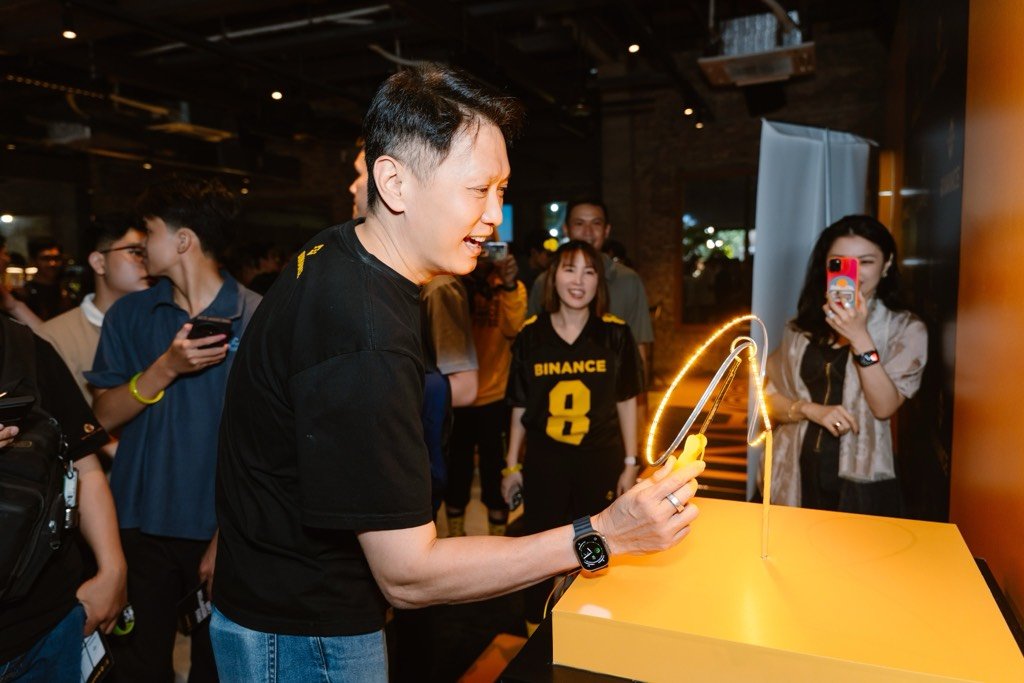 _RichardTeng's tweet image. Vietnam, you were incredible! 🇻🇳
Yesterday, we celebrated 8 years of #Binance with the community that made it all possible. It was amazing to be there and feel the energy of such a vibrant community.