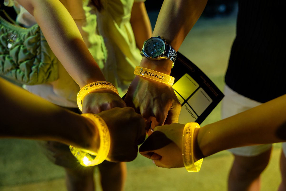 _RichardTeng's tweet image. Vietnam, you were incredible! 🇻🇳
Yesterday, we celebrated 8 years of #Binance with the community that made it all possible. It was amazing to be there and feel the energy of such a vibrant community.
