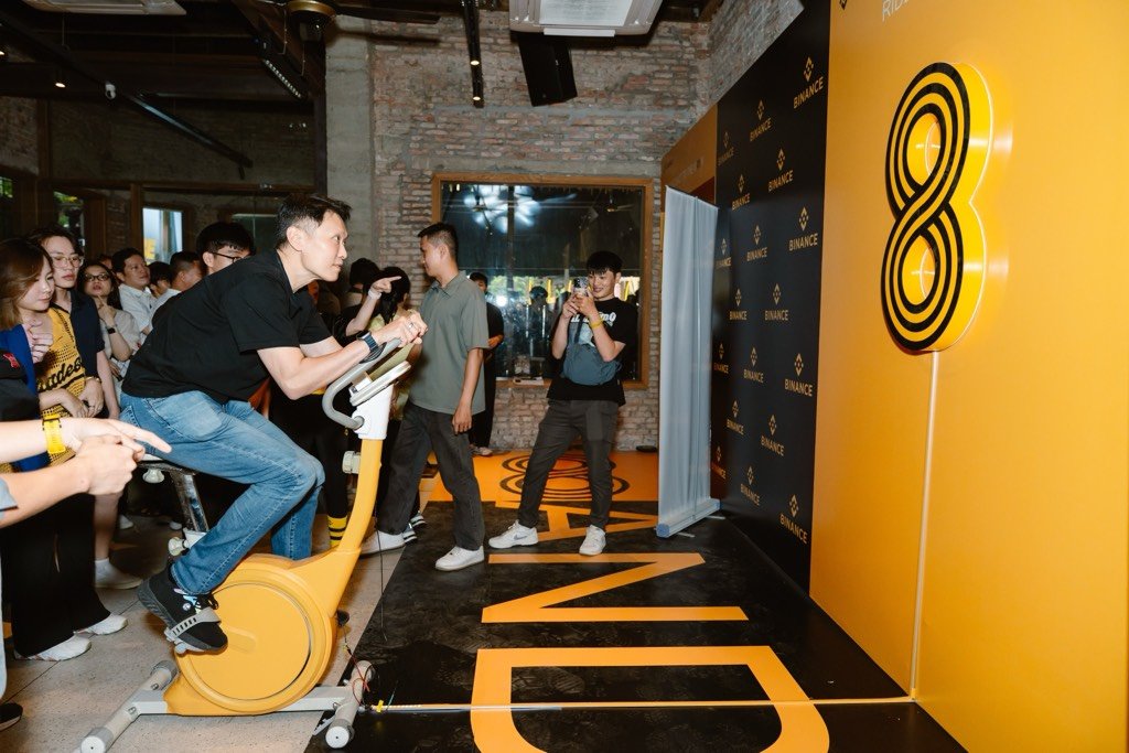 _RichardTeng's tweet image. Vietnam, you were incredible! 🇻🇳
Yesterday, we celebrated 8 years of #Binance with the community that made it all possible. It was amazing to be there and feel the energy of such a vibrant community.