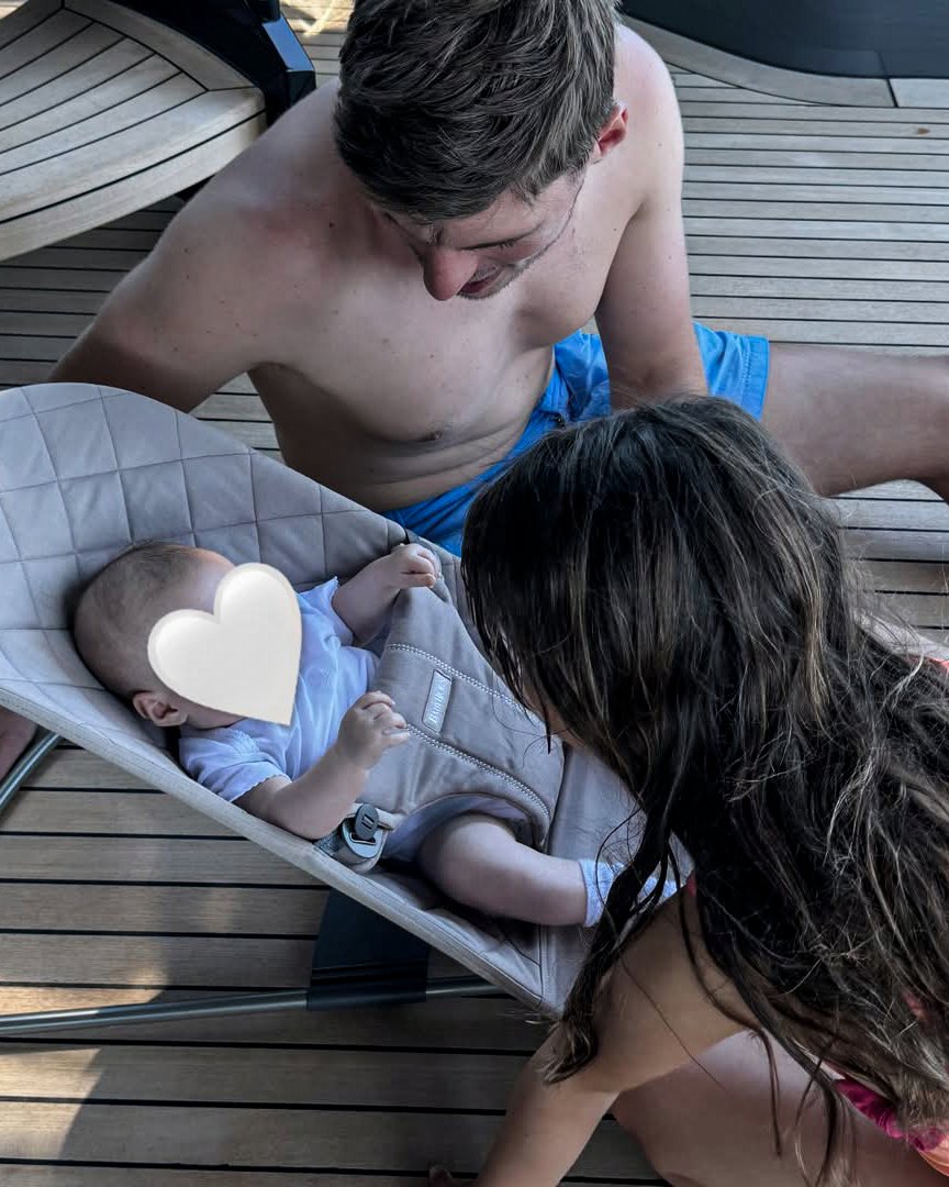 ESPNF1's tweet image. Max Verstappen enjoying his time off with his family is the wholesome content we needed ❤️
(via IG/kellypiquet)