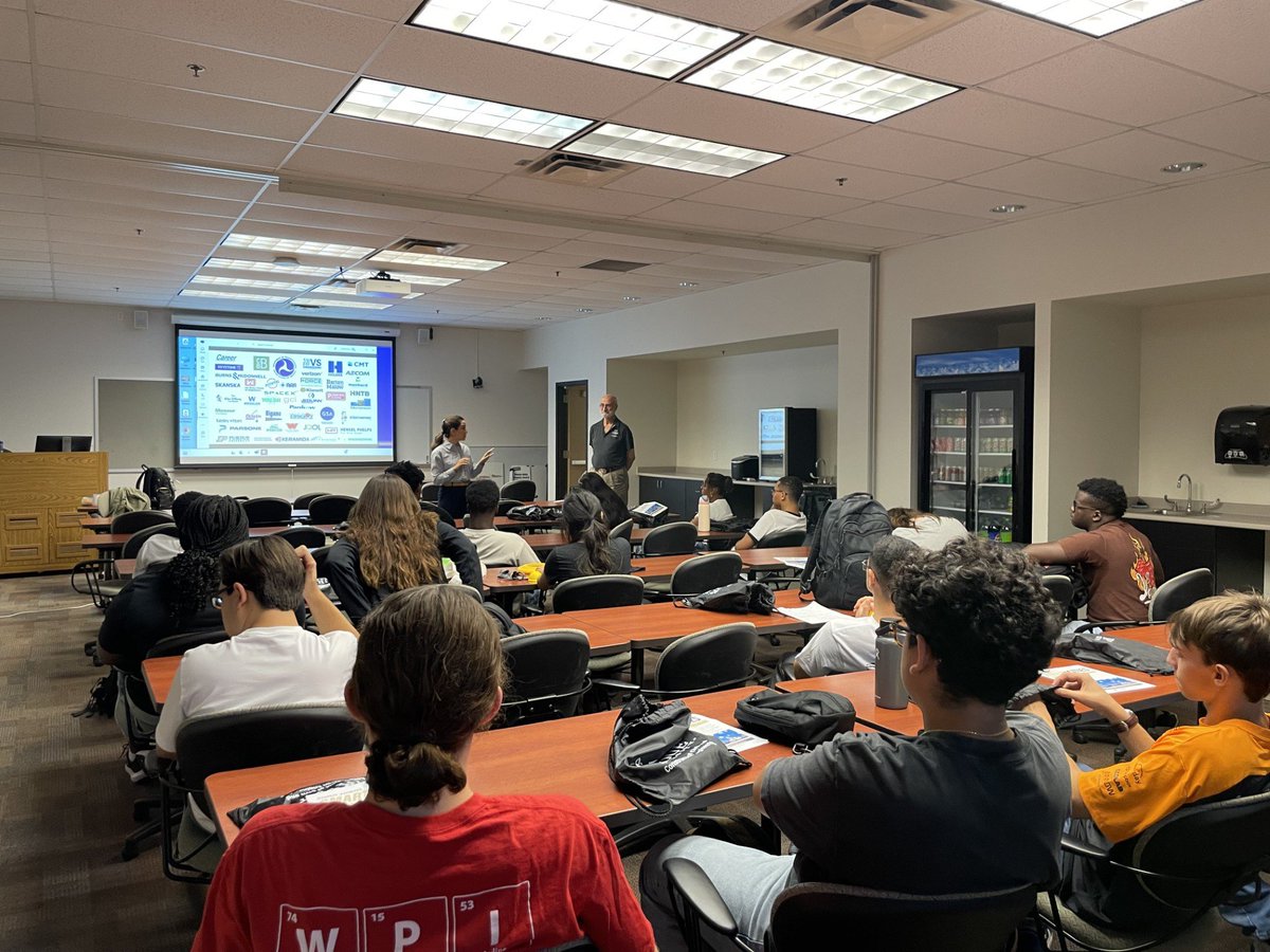 PurdueCCE's tweet image. 🚀 Exciting day for the Engineering Academic Bootcamp '26! First-year students visited Bowen Laboratory, exploring structures and geotechnical engineering, and gained insights from Dr. Theodore Weidner and Dr. Sogand Hasanzadeh on Construction Engineering.💡