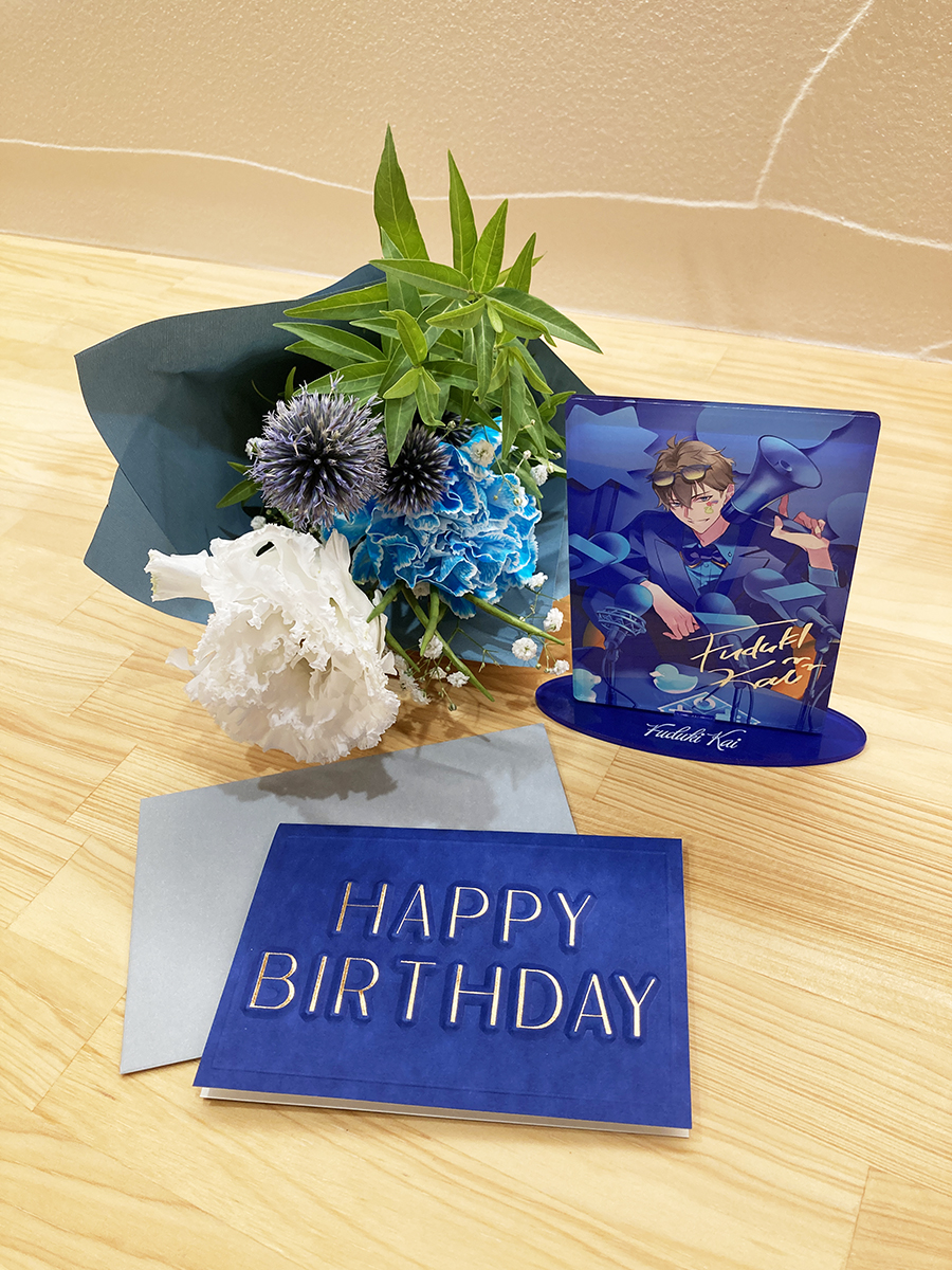 tsukiuta1's tweet image. ☆本日は海誕生日④☆
海「夜にとっても笑顔いっぱいの年にできるようにしような!(ヨシヨシ)」
夜「はい、ありがとうございます…何だか照れますね…」
海「陽、アレ🍨食べにいこうな!あと、レベルアップ魔王様は任されるんだが、陽も(ツッコミ担当)よろしくな!」…