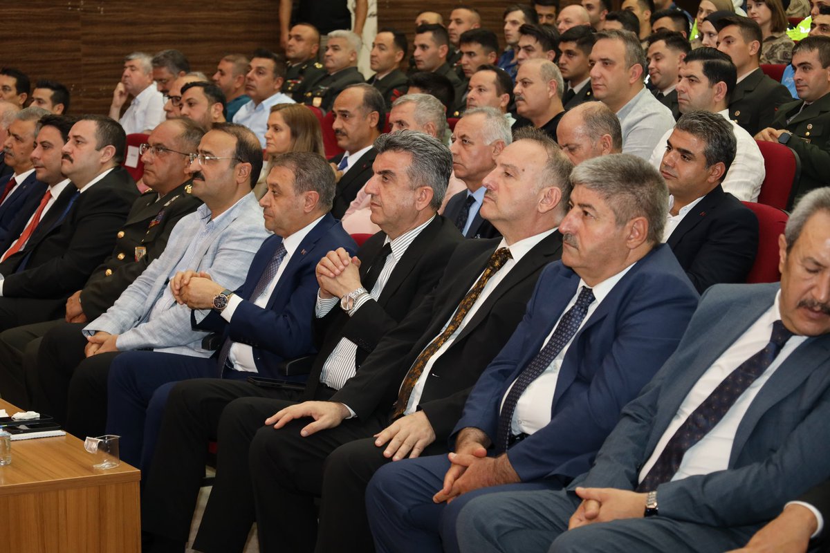 milhamigunbegi's tweet photo. Şanlıurfa Valimiz @hasansildak ve il protokolümüzle birlikte 15 Temmuz Demokrasi ve Milli Birlik Günü Programı kapsamında düzenlenen "15 Temmuz" konulu Resim Sergisi, “Zaferin Adı Türkiye" konulu Konferans ve Kahramanlık Türküleri Konserine katıldık.

#15Temmuz
#ZaferinAdıTürkiye
@RTErdogan @Akparti @bybekirbozdag 
@efkanala @mustafaelitas @Hayati_Yazici @abuyukgumus @aliihsanyavuz54 @acarfaruka @SirakayaZafer @drbetulsayan @mustafademir @ZeybekciNihat @hby34 @AhmetBOgutken @belginuygur10 @sevilay_tuncerr @mustafasenbd @DrOmerileri @zorlu77 @DrYerebakan @HuseyinYayman @omerrcelik @eyupkadirinan   @hakanaksu058 @UcarBilal20 @avyusufbaser @farukaytek @AEminOnenOfis @ProfDrDusak @ibrahimeyyupogl @malicevheri @CYAZMAC @HikmetBasak_63 @av_mfaruk @y_konal @umuttuncertr @Malikurt14 @AieNacar @Mehmet_Kirmizi1 @FIRATKORAN @KmlttinYlmztkn @ZehraAy0663 @furkankucukk_