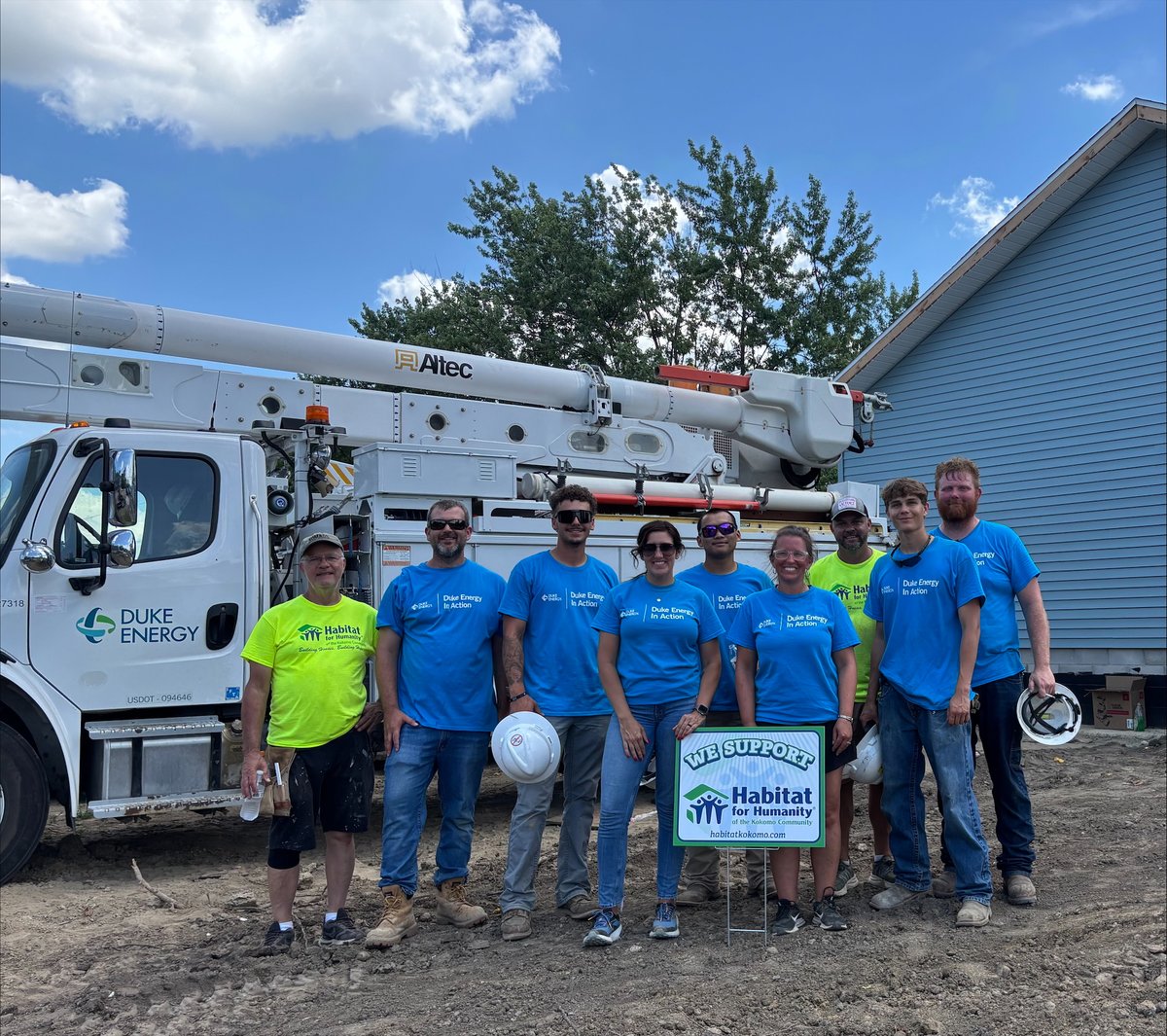DukeEnergyIN's tweet image. Last week, our employees teamed up with Habitat for Humanity to help build strong and safe homes for families in need in Kokomo. 🔨🏡 This volunteer effort was a great opportunity to engage and make a lasting impact in a community we’re proud to serve.