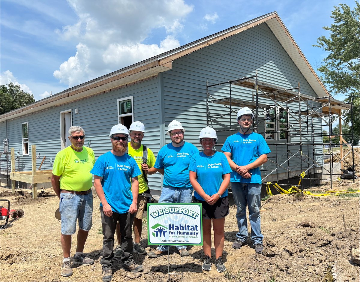 DukeEnergyIN's tweet image. Last week, our employees teamed up with Habitat for Humanity to help build strong and safe homes for families in need in Kokomo. 🔨🏡 This volunteer effort was a great opportunity to engage and make a lasting impact in a community we’re proud to serve.