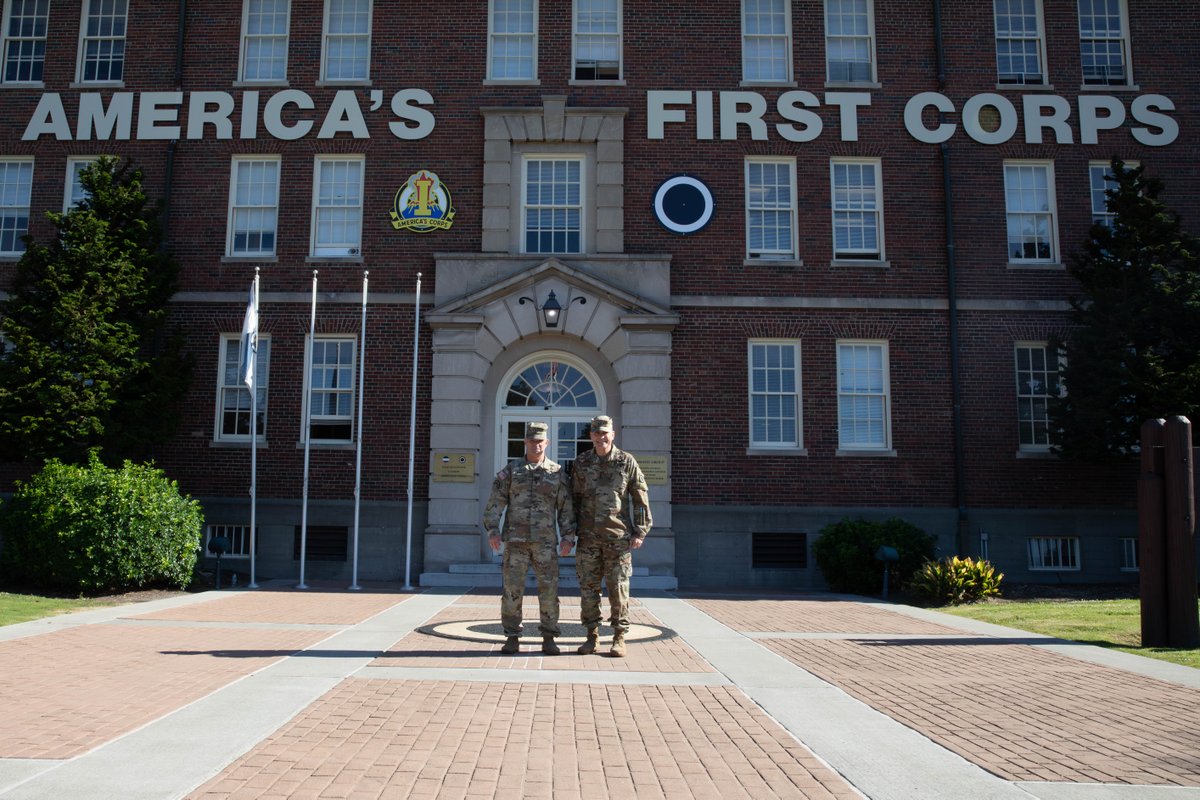 I_Corps's tweet image. Strength & Strategy 💪
GEN James J. Mingus, @usarmy VCSA, started his visit to @JBLM the right way, with a PT session alongside I Corps leaders. His visit included an inside look at how we drive warfighting readiness, transformation, and train to fight and win