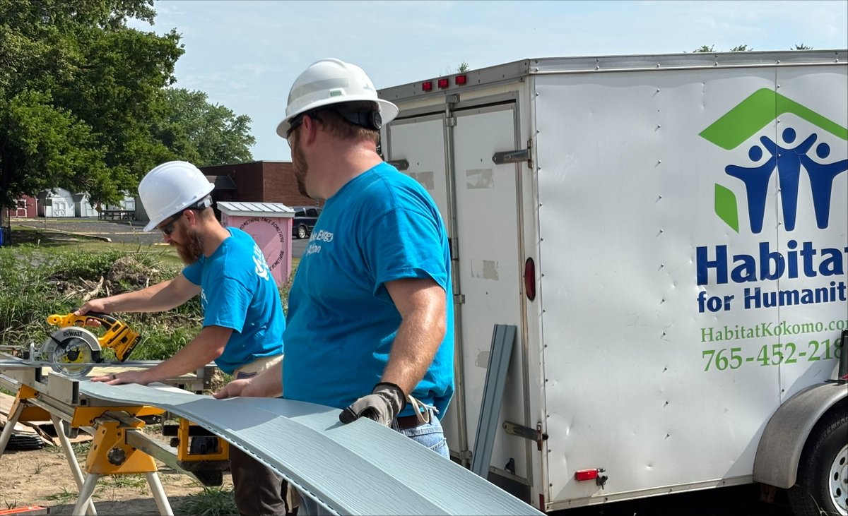 DukeEnergyIN's tweet image. Last week, our employees teamed up with Habitat for Humanity to help build strong and safe homes for families in need in Kokomo. 🔨🏡 This volunteer effort was a great opportunity to engage and make a lasting impact in a community we’re proud to serve.