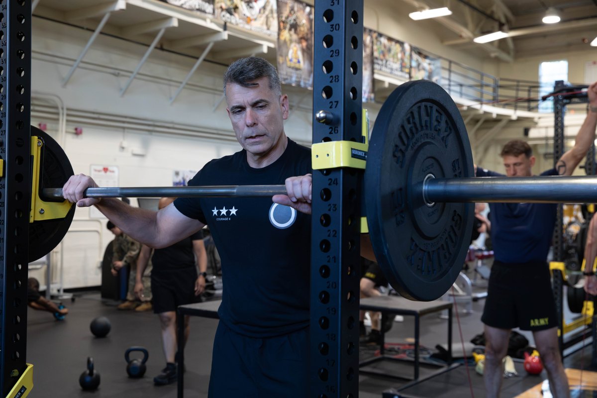 I_Corps's tweet image. Strength & Strategy 💪
GEN James J. Mingus, @usarmy VCSA, started his visit to @JBLM the right way, with a PT session alongside I Corps leaders. His visit included an inside look at how we drive warfighting readiness, transformation, and train to fight and win