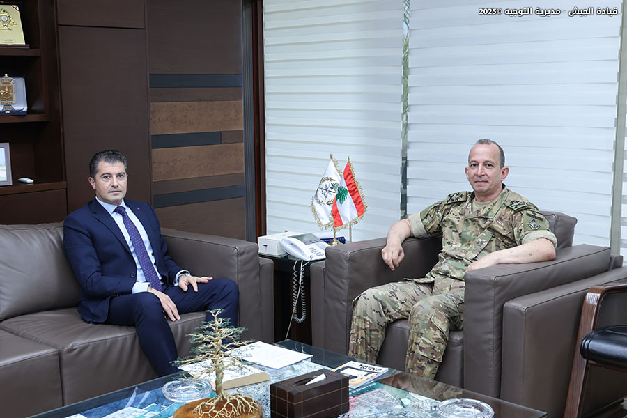 LebarmyOfficial's tweet image. استقبل قائد الجيش العماد رودولف هيكل في مكتبه في اليرزة مستشار الأمن القومي ومدير جهاز المخابرات القبرصي Tasos Tzionis، وتناول البحث آخر التطورات. كما استقبل مدير عام المؤسسة العامة للإسكان السيد روني لحود، وتناول البحث شؤونًا مختلفة.
#الجيش_اللبناني #LebaneseArmy…