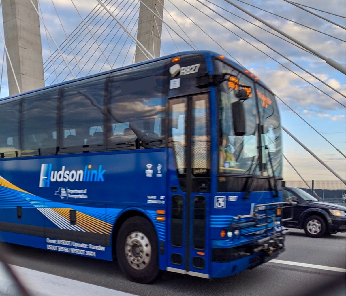 GMMCB's tweet image. Looking to visit the shared use path this weekend?
Take the FREE path shuttle. Hudson Link buses run every 20 minutes from 9:30 am to 9:30 pm providing easy access to both sides of the bridge and now with two stops in downtown Nyack.
Learn more ▶️ bit.ly/3qh6aBv
