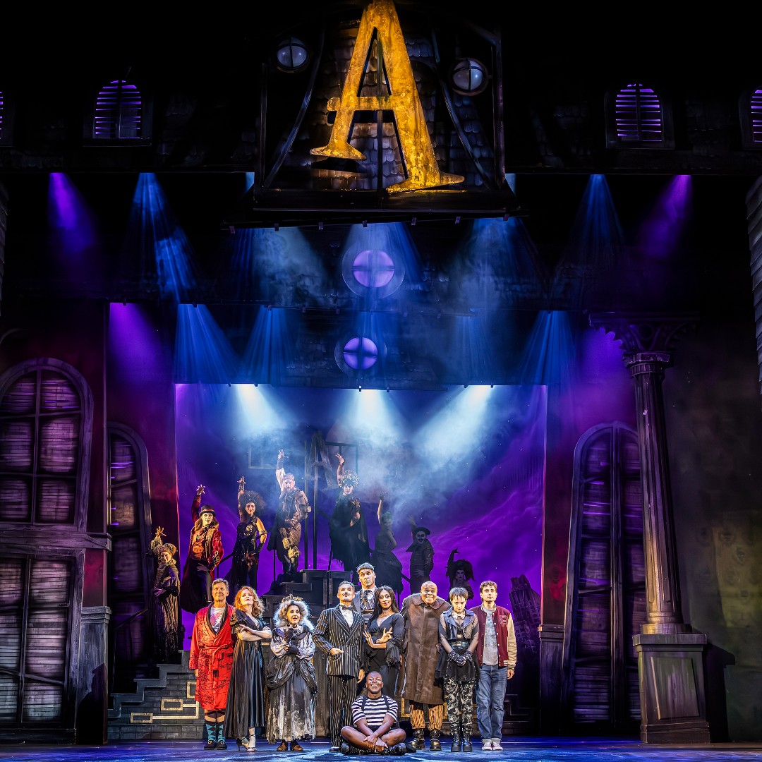 The Addams Family debuts at the @Curveleicester tonight, running right through until 10 August. Make sure that you book your tickets and don't miss this incredible show starring some real icons of stage and screen!

Tickets from £10. Get your seats booked! ow.ly/XySv50WpQ5z