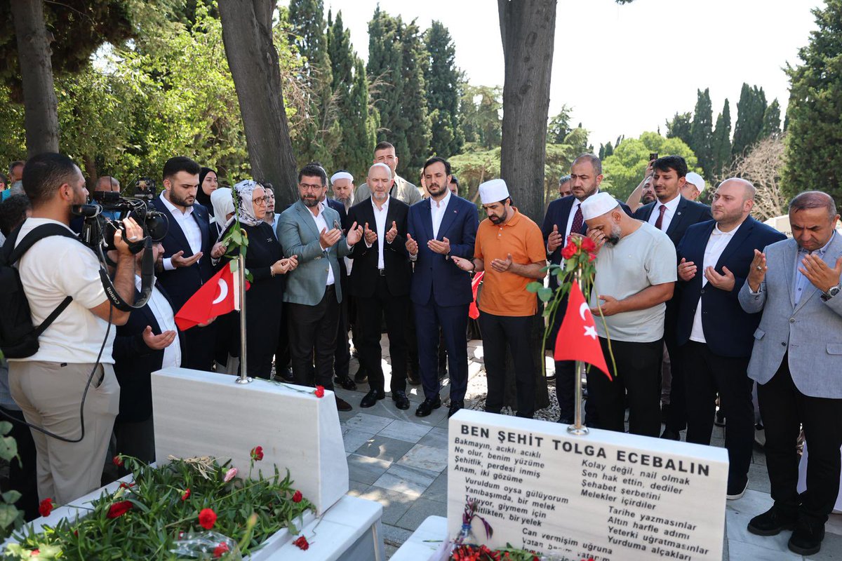 15 Temmuz Demokrasi ve Millî Birlik Günü’nde, İstanbul 15 Temmuz Şehitliği’nde aziz şehitlerimizi dualarla andık.
O gece büyük milletimiz, canı pahasına bayrağına, ezanına ve milli iradeye sahip çıktı.
Bu büyük milletin bir ferdi olmaktan gurur duyuyor, vatan uğruna toprağa düşen