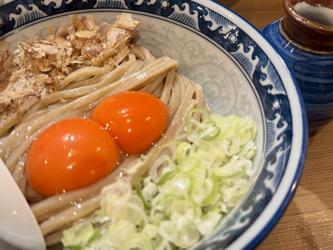濃厚煮干つけ麺天晴行ってきたよ!
夏限定の冷やしぶっかけ卵つけ麺
めちゃめちゃうまかったでよ
麺がうまいのに加えて、このたれが絶妙ですわコレ 