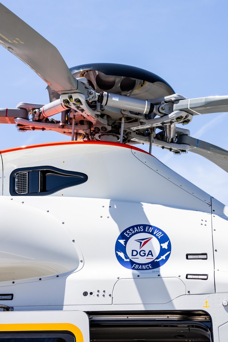 AirbusHeli's tweet image. #ICYMI, the @DGA's new Airbus #H160 made its official debut on #BastilleDay! Recognisable by the unique colors of its flight test livery, this latest-generation aircraft is set to play a crucial role in training France's next generation of test pilots at the EPNER school.