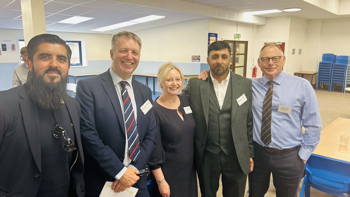 AJRAllModCons's tweet image. Excellent day at the Norfolk and Suffolk Leadership conference. Thank you @SapientiaTrust for hosting! @julian_axford & the RISE team are up next! Good to be with my esteemed @ChilternLT @HFL_Education colleagues. @TeachLeadAAli @unleashing_me @TomRees_77 @MattHardmanHT
