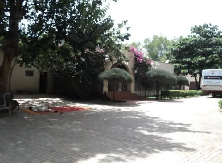 elrufai's tweet image. #CelebratingALegend - A MAN WHO WAS IN THE WORLD, BUT NOT OF THE WORLD - by: Dr. Uche Diala - 15th July 2025
The attached picture is the house of a retired General of the Nigerian Army, former Military Commander, former state Military Administrator (Governor), Minister of…