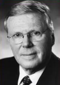 Gouden Vitessenaar Rein Papenburg is afgelopen weekend op 88-jarige leeftijd overleden. Papenburg was van 1991 tot 1998 algemeen directeur. Hij werkte in die periode langdurig samen met Karel Aalbers, die terugkijkt op een fijne samenwerking:

arnhemsports.nl/vitesse/rein-p…