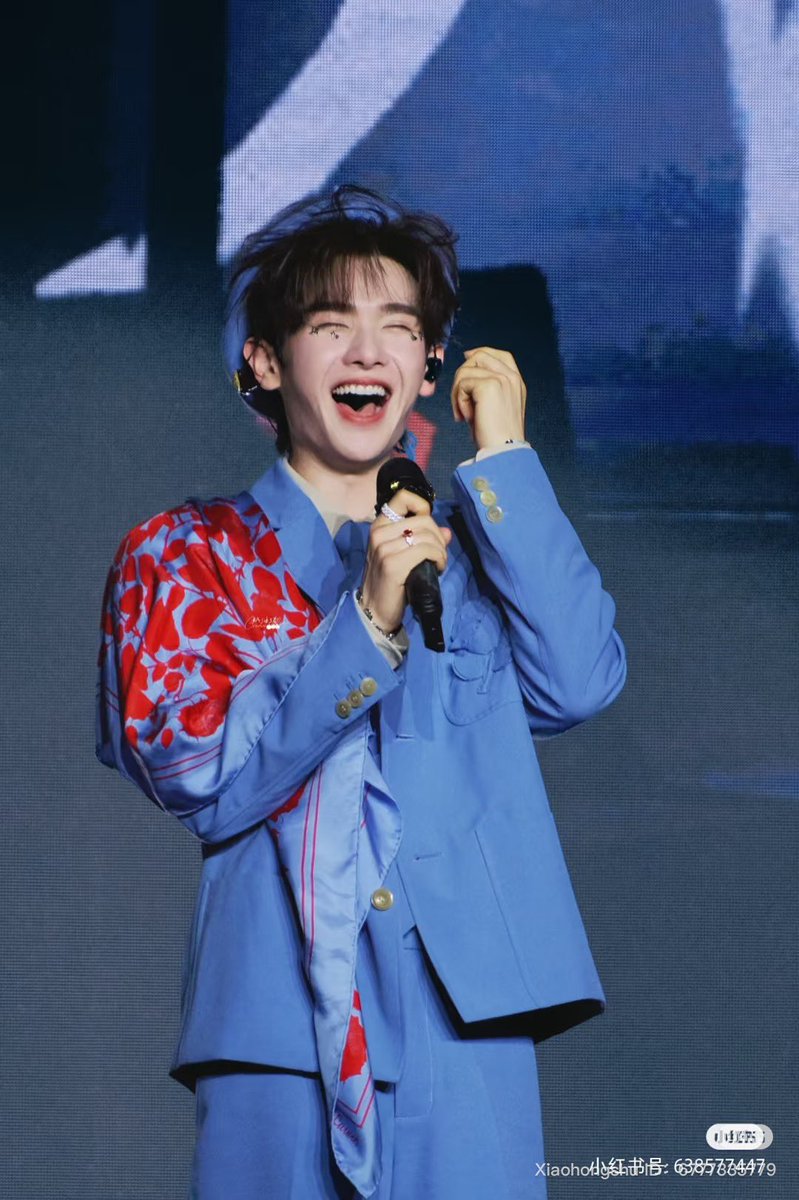 สดใสเจิดจ้า เห็นแล้วแฮปปี้ ยิ้มหัวเราะเยอะๆ แบบนี้เหมาะกับน้องนายที่สุด😘

#นายท่านกรชิต