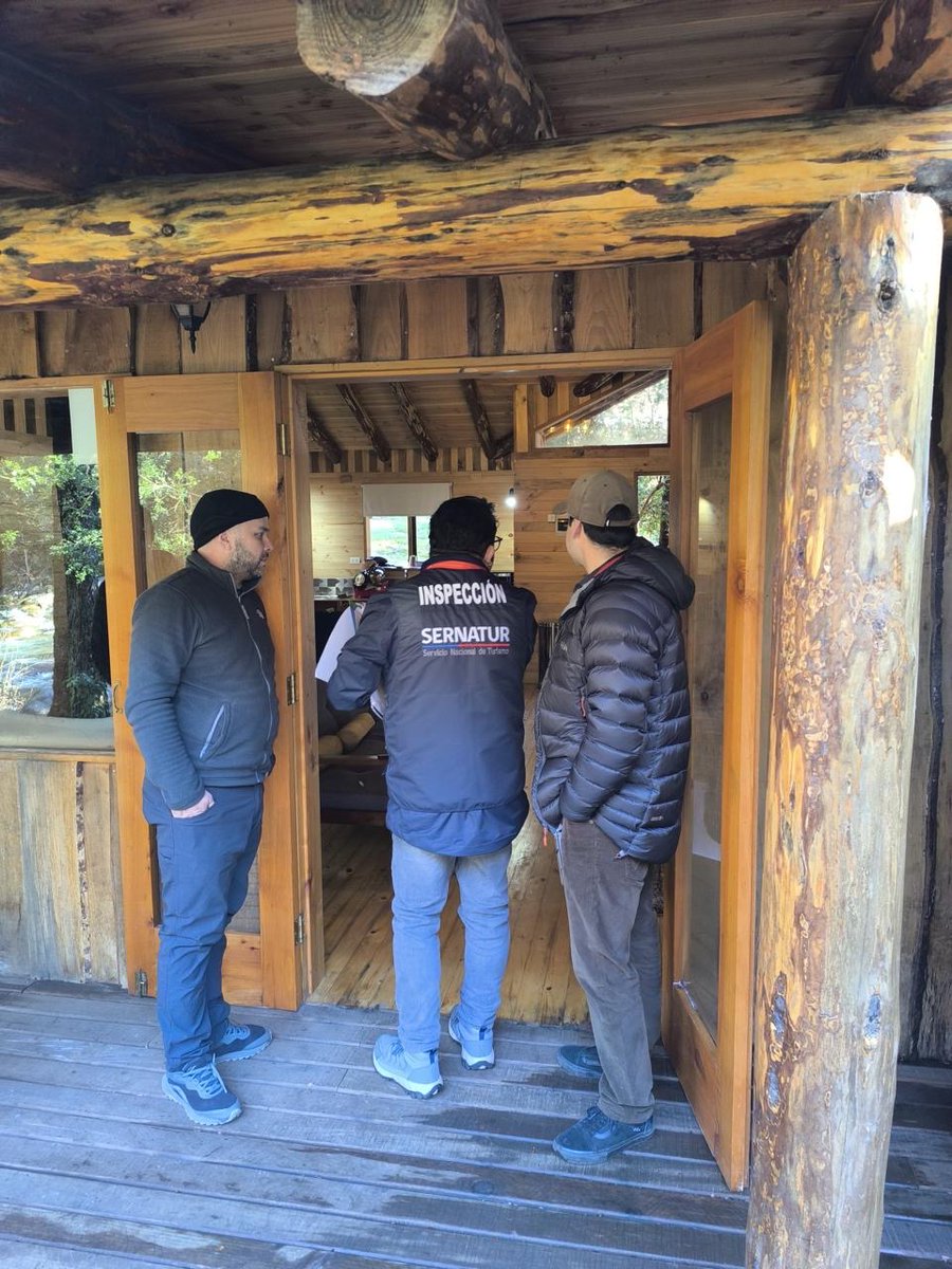 📌 Sernatur Araucanía y la Unidad de Turismo de Curarrehue, realizaron operativo conjunto 🫱🏻‍🫲🏼 visitando a prestadores de alojamiento turístico y de turismo aventura, con el objetivo de promover la oferta turística formal según lo establecido en la Ley y la Ordenanza municipal ✅.