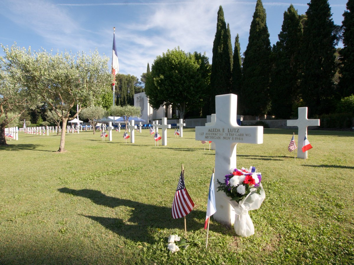 usabmc's tweet image. 📸 Graves were decorated by next of kin, locals, and grave adopters at Rhone American Cemetery for Memorial Day.
Rhone American Cemetery is the final resting place of 851 WWII service members, most of whom gave their lives during the Allied landings in Southern France and the…