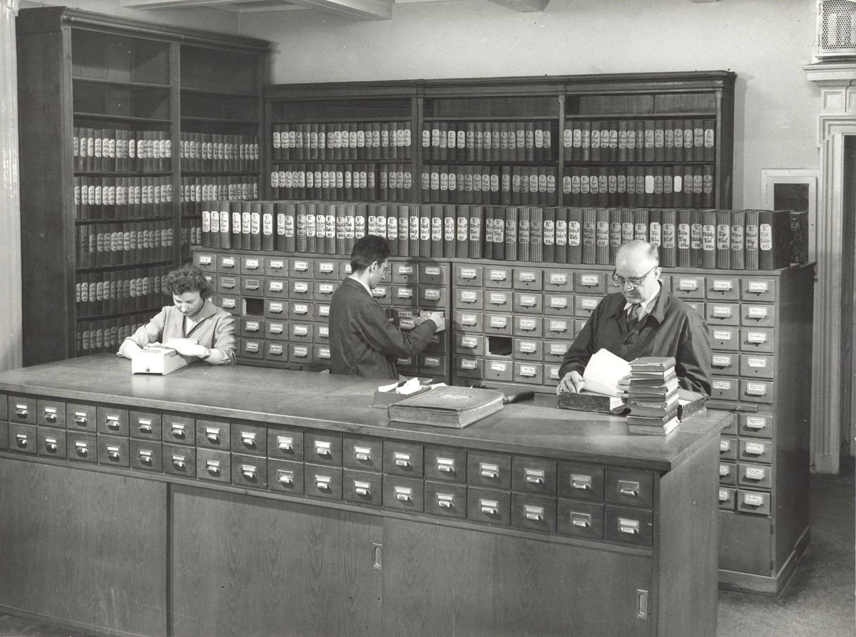 #CsütörtökiMúltidézés #tbt
Könyvtári életkép a Kádár-korszakból. Katalógusterem.
Fotótárunkból/From our Photo Collection: : edit.elte.hu/xmlui/handle/1…