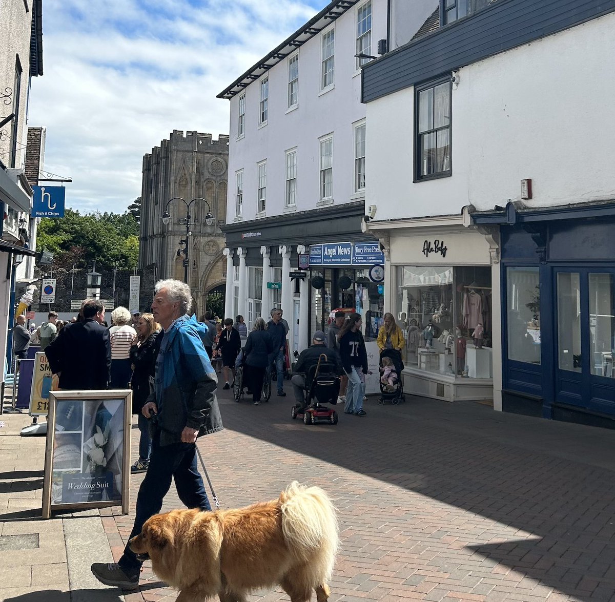 ourburysteds's tweet image. Enjoy FREE parking after 3pm and make the most of your afternoon in Bury St Edmunds! Take a stroll in the sunshine, pop into your favourite local shops, grab a bite to eat, visit the cinema, and discover some amazing independent businesses along the way. bit.ly/453SnjK