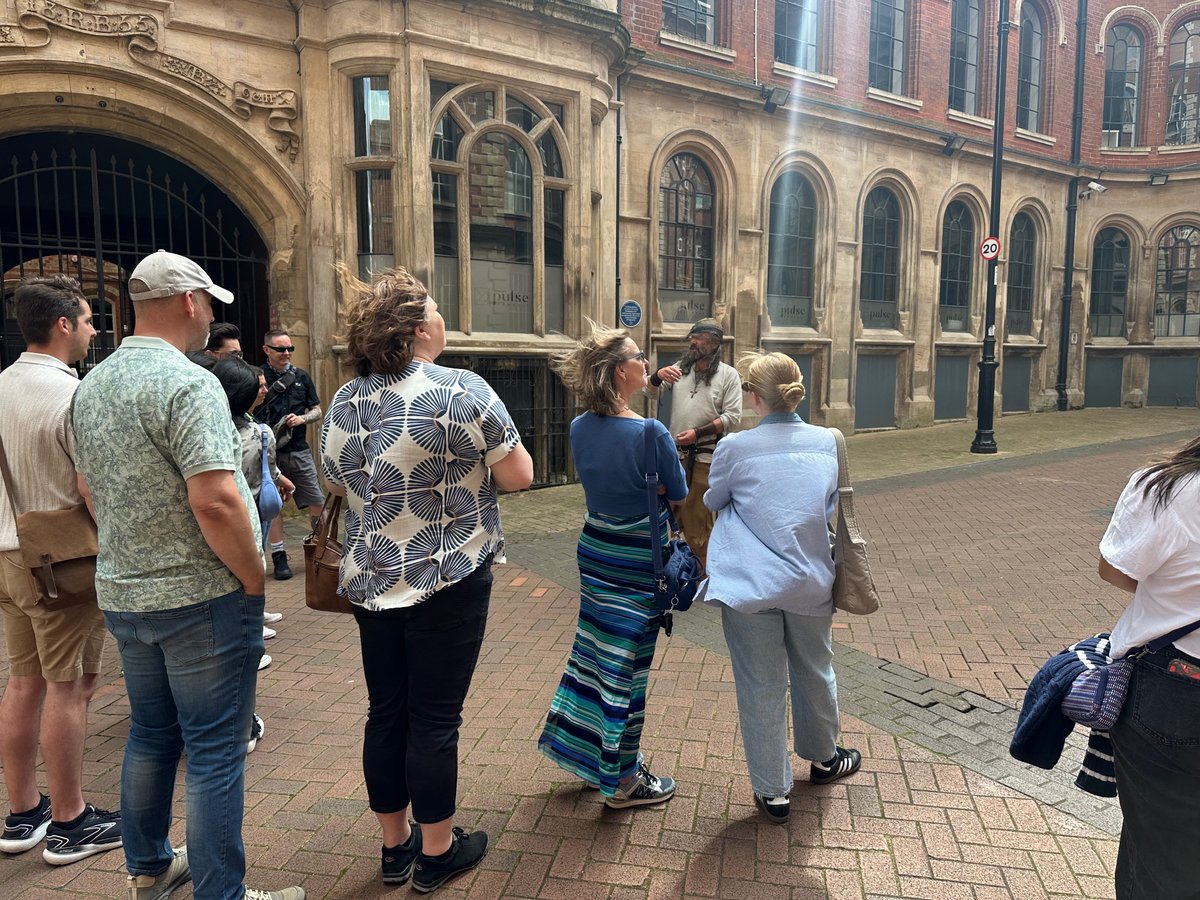 EzekialBone's tweet image. 'Engaging... captivating... knowledge... Best thing to do on #Nottingham '🏹Over 30 years experience of telling tales of the city & famous son 🎯 #RobinHood Town Tour Sat 17 July 2pm @CrossKeysNottm ends with finest ales @Yeoldetripnott 🍻 @VisitNotts @NottinghamTIC @No1tingham