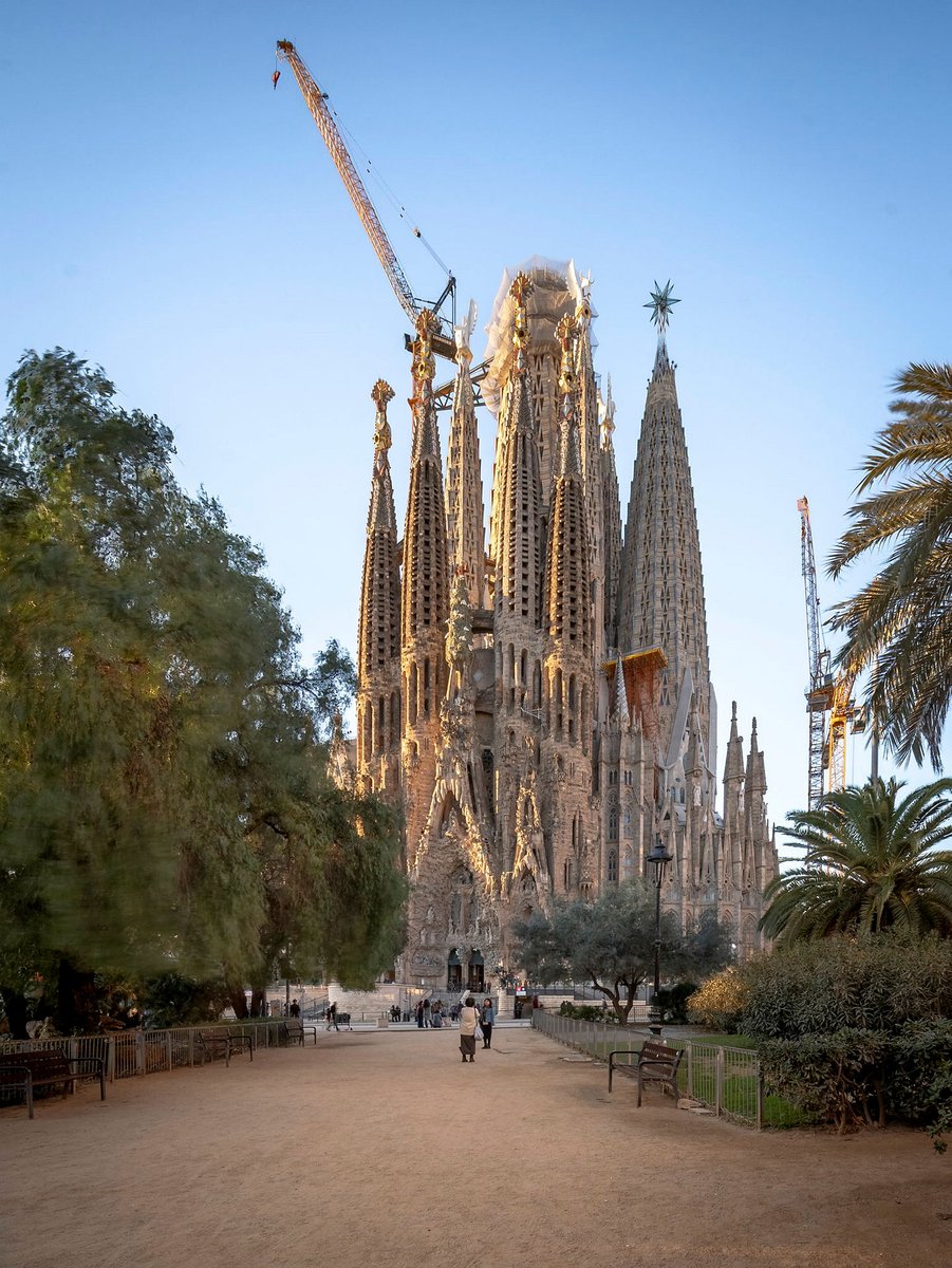 sagradafamilia's tweet image. Avui celebrem que el 2005, fa vint anys, la @unesco_es  va declarar Patrimoni de la Humanitat la façana del #Naixement i la #cripta de la Basílica. 🙌
#SagradaFamília #Barcelona #Gaudí #UNESCO