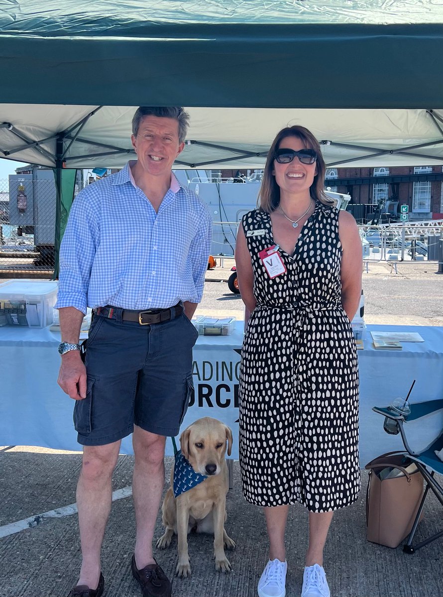ReadingForce's tweet image. HMNB Portsmouth was glowing in the sunshine for Families' Day!
Highlights from Lucy:
- A proud young book reviewer
- Grandparents scrapbooking with a 3yo while Dad’s deployed
- A Forces Club discovering us for the first time!
- A visit from the First Sea Lord & his dapper dog