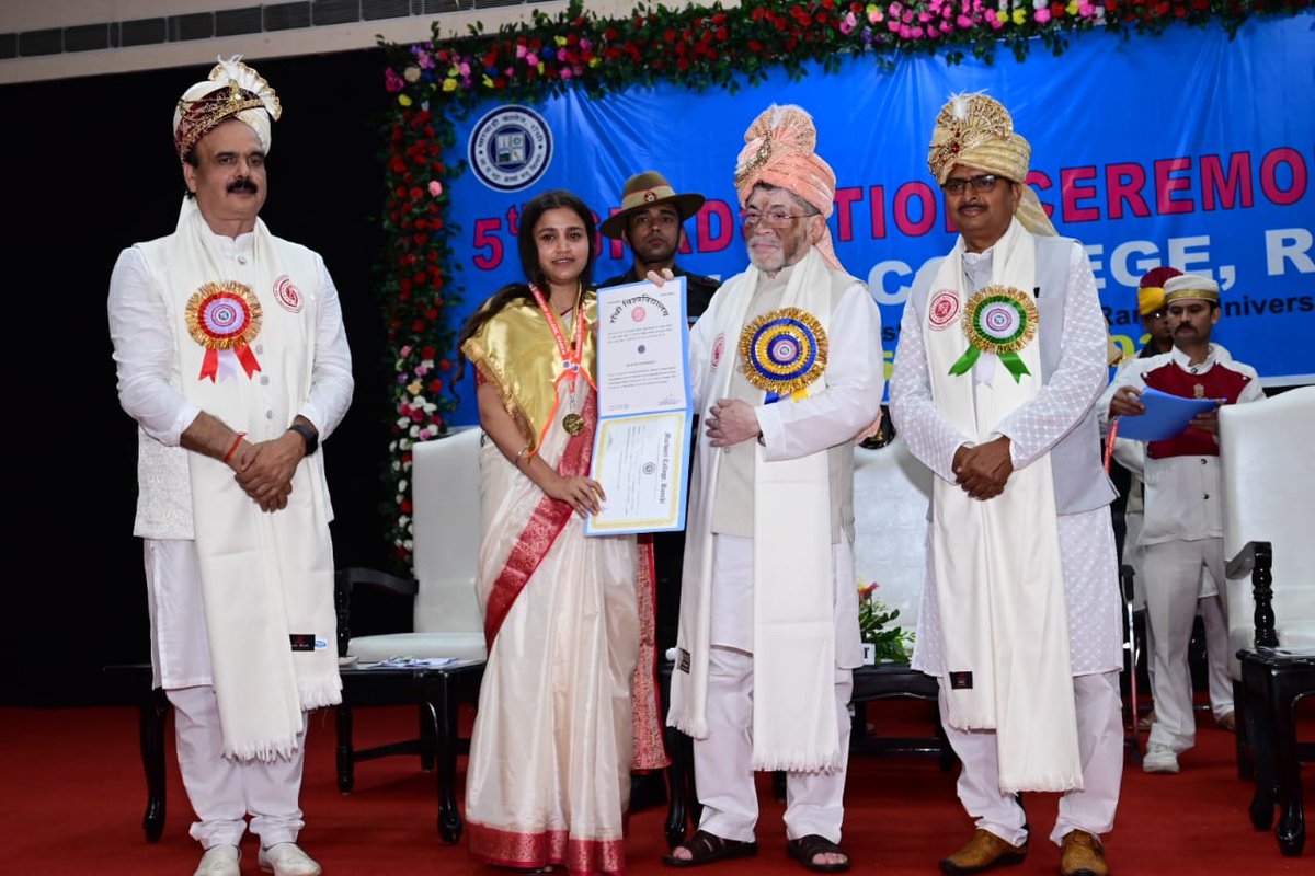 santoshgangwar's tweet image. आज मारवाड़ी कॉलेज, राँची के विवेकानंद प्रेक्षागृह में आयोजित 5वें ग्रेजुएशन समारोह में सम्मिलित होकर उपाधि प्राप्त करने वाले विद्यार्थियों को बधाई एवं शुभकामनाएँ दीं।
#ConvocationDay #PrideAndProgress