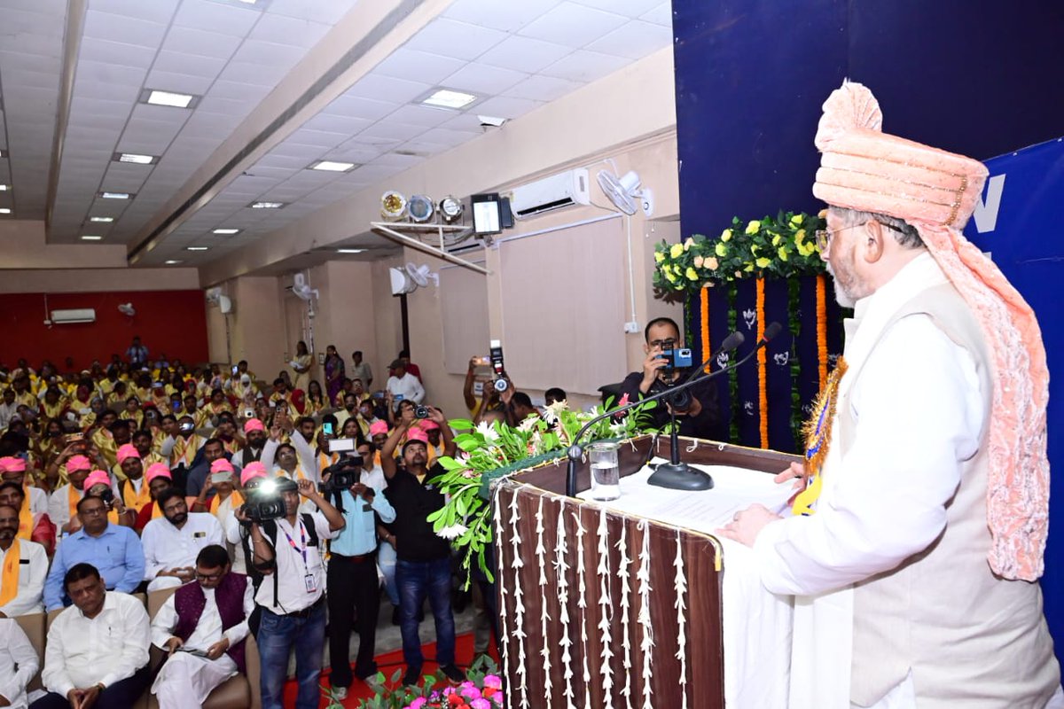 santoshgangwar's tweet image. आज मारवाड़ी कॉलेज, राँची के विवेकानंद प्रेक्षागृह में आयोजित 5वें ग्रेजुएशन समारोह में सम्मिलित होकर उपाधि प्राप्त करने वाले विद्यार्थियों को बधाई एवं शुभकामनाएँ दीं।
#ConvocationDay #PrideAndProgress