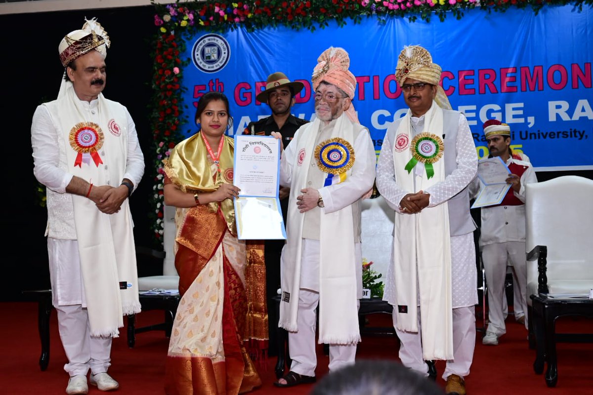 santoshgangwar's tweet image. आज मारवाड़ी कॉलेज, राँची के विवेकानंद प्रेक्षागृह में आयोजित 5वें ग्रेजुएशन समारोह में सम्मिलित होकर उपाधि प्राप्त करने वाले विद्यार्थियों को बधाई एवं शुभकामनाएँ दीं।
#ConvocationDay #PrideAndProgress