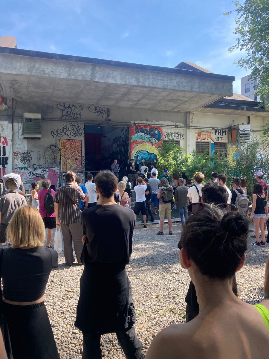 CONTRO LO SFRATTO DEL LEO  

Nuova mattinata di mobilitazione contro lo sfratto del Leoncavallo. La nuova data di arrivo dell'ufficiale giudiziario è il 9 settembre  

#DifendoilLeoncavallo