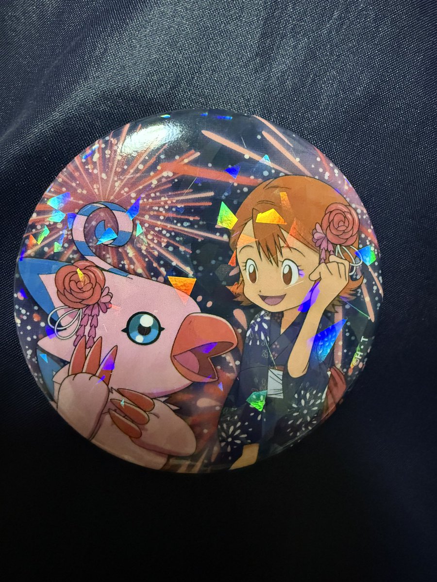 TenandSky's tweet image. 手に入れた!!欲しかった空の缶バッジ❤️ありがとう😊キラキラで空らしい浴衣と赤い帯🟥 大人版作ってほしい!!
#デジモンアドベンチャー